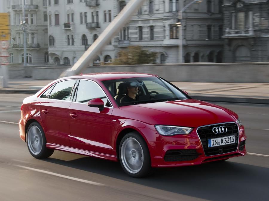  Audi A3 Sedan 1.8 T S-Line (8V) 2013 года  (WW) (фото 2 из 16)
